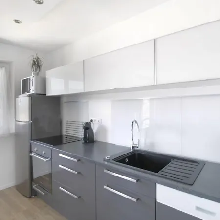 4 Swimming Pool Summer Parking & Superb View!