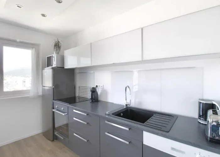 4 Swimming Pool Summer Parking & Superb View!